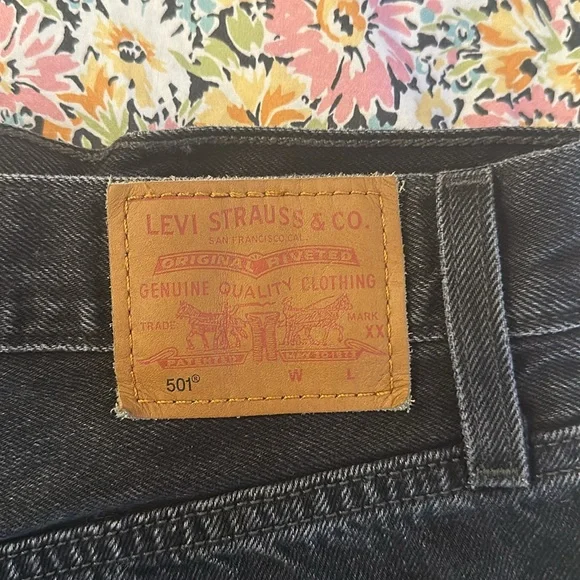 LEVIS SHORTS - Picture 3 of 4